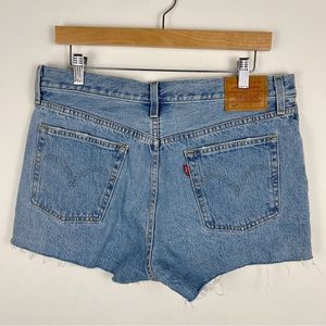 Levi’s Light wash Denim 501 Shorts Distressed Button Fly Size 32